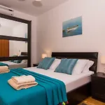 Flora Apartmán *