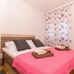 Flora Apartmán *