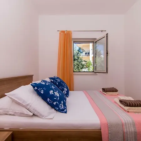 Flora Apartment